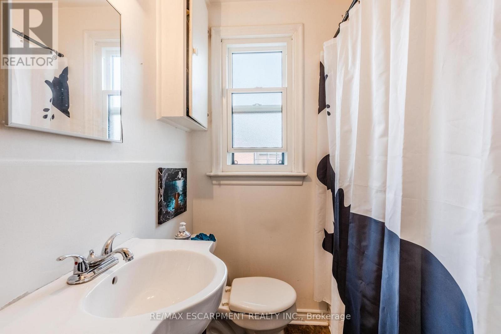 172 Markland Street, Hamilton, ON - Indoor Photo Showing Bathroom