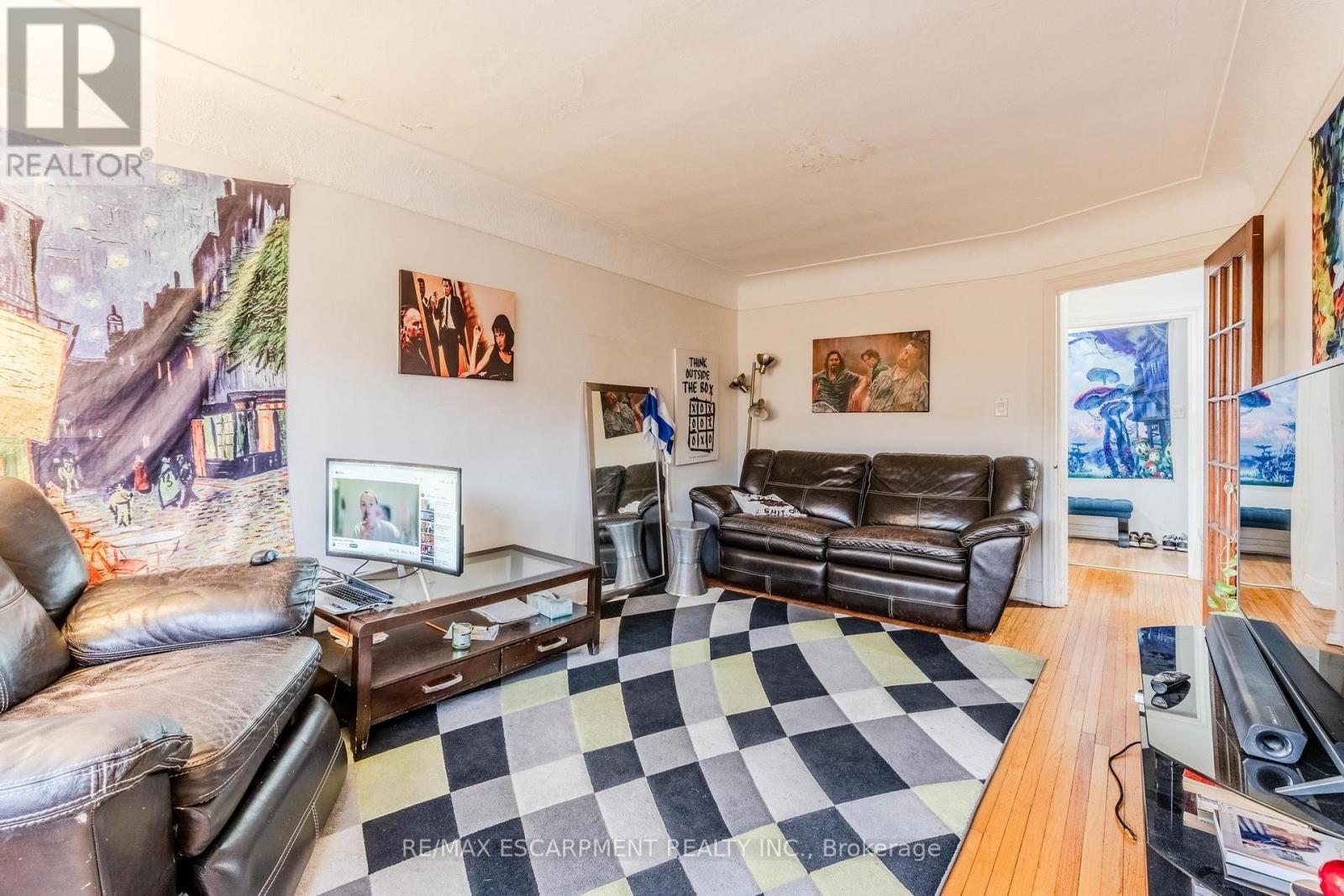 172 Markland Street, Hamilton, ON - Indoor Photo Showing Living Room