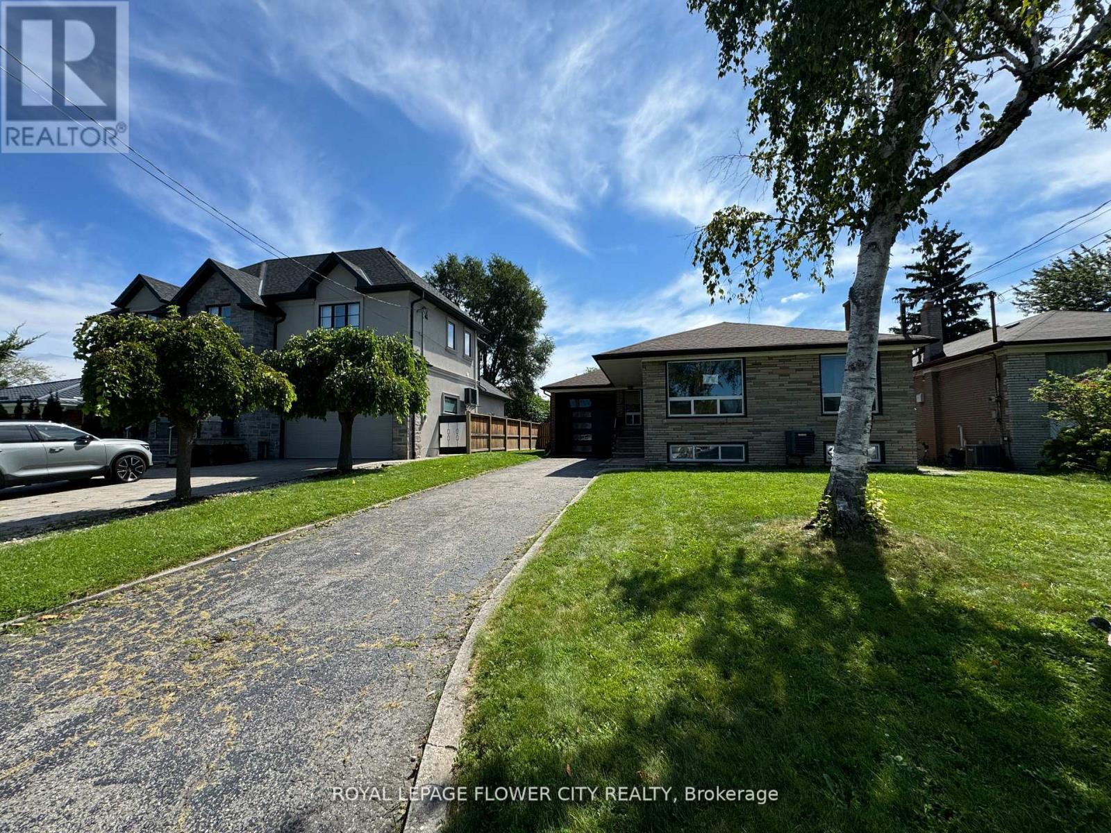 221 Acton Avenue, Toronto, ON - Outdoor