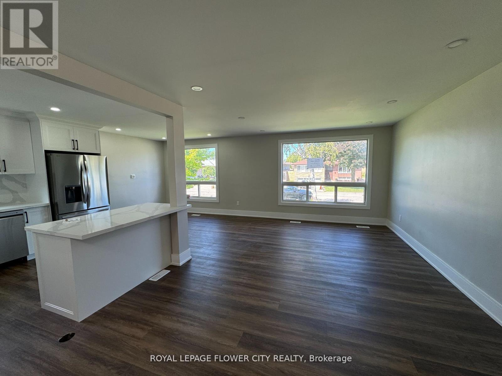 221 Acton Avenue, Toronto, ON - Indoor Photo Showing Kitchen