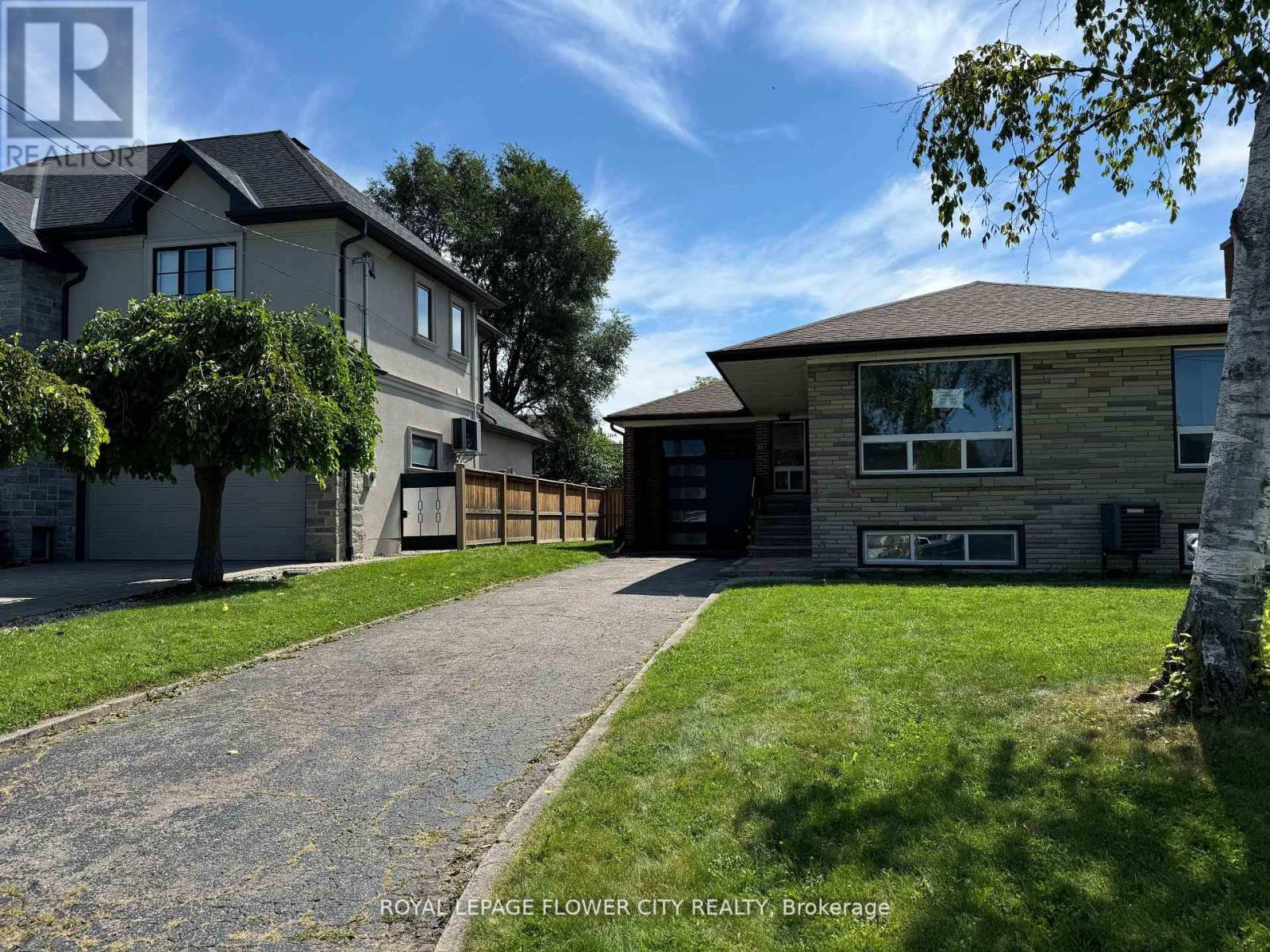 221 Acton Avenue, Toronto, ON - Outdoor