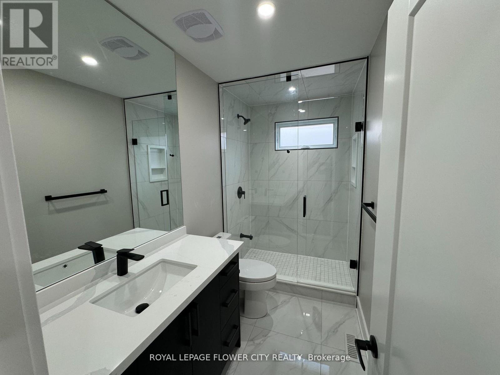 221 Acton Avenue, Toronto, ON - Indoor Photo Showing Bathroom