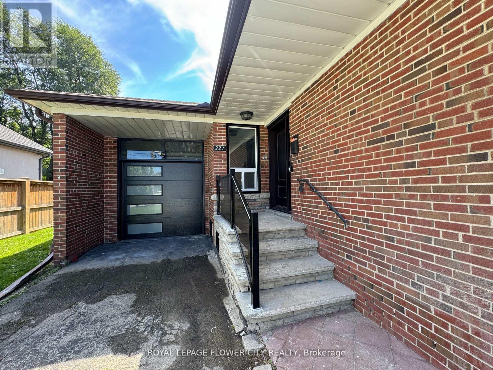221 Acton Avenue, Toronto, ON - Outdoor