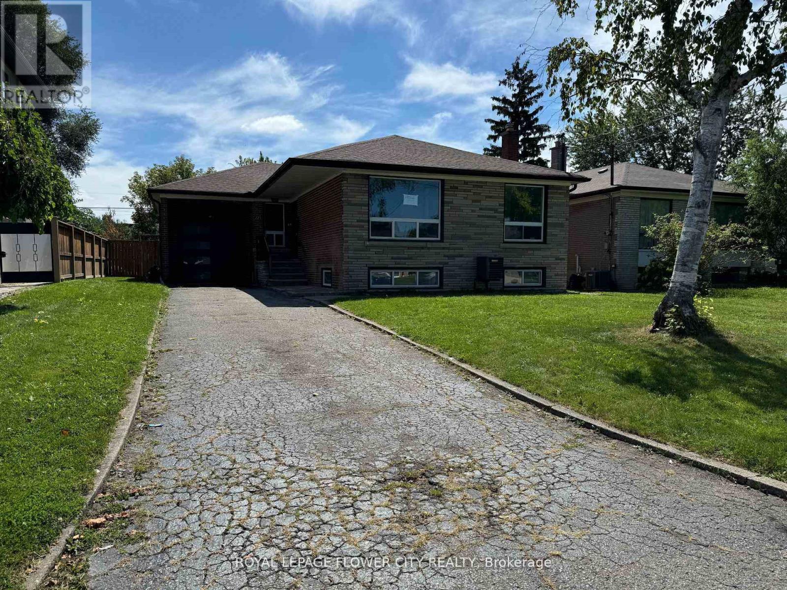 221 Acton Avenue, Toronto, ON - Outdoor