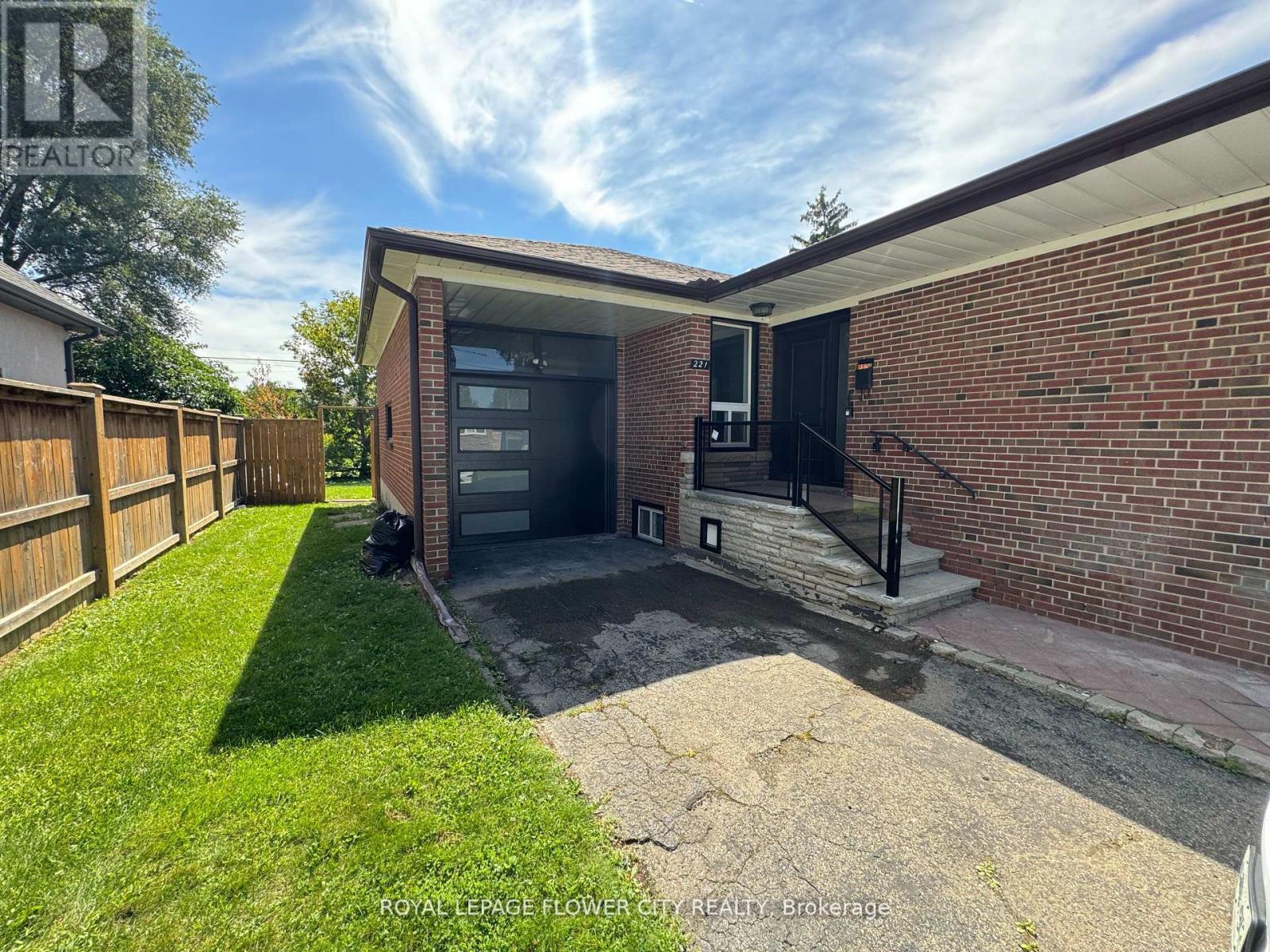 221 Acton Avenue, Toronto, ON - Outdoor