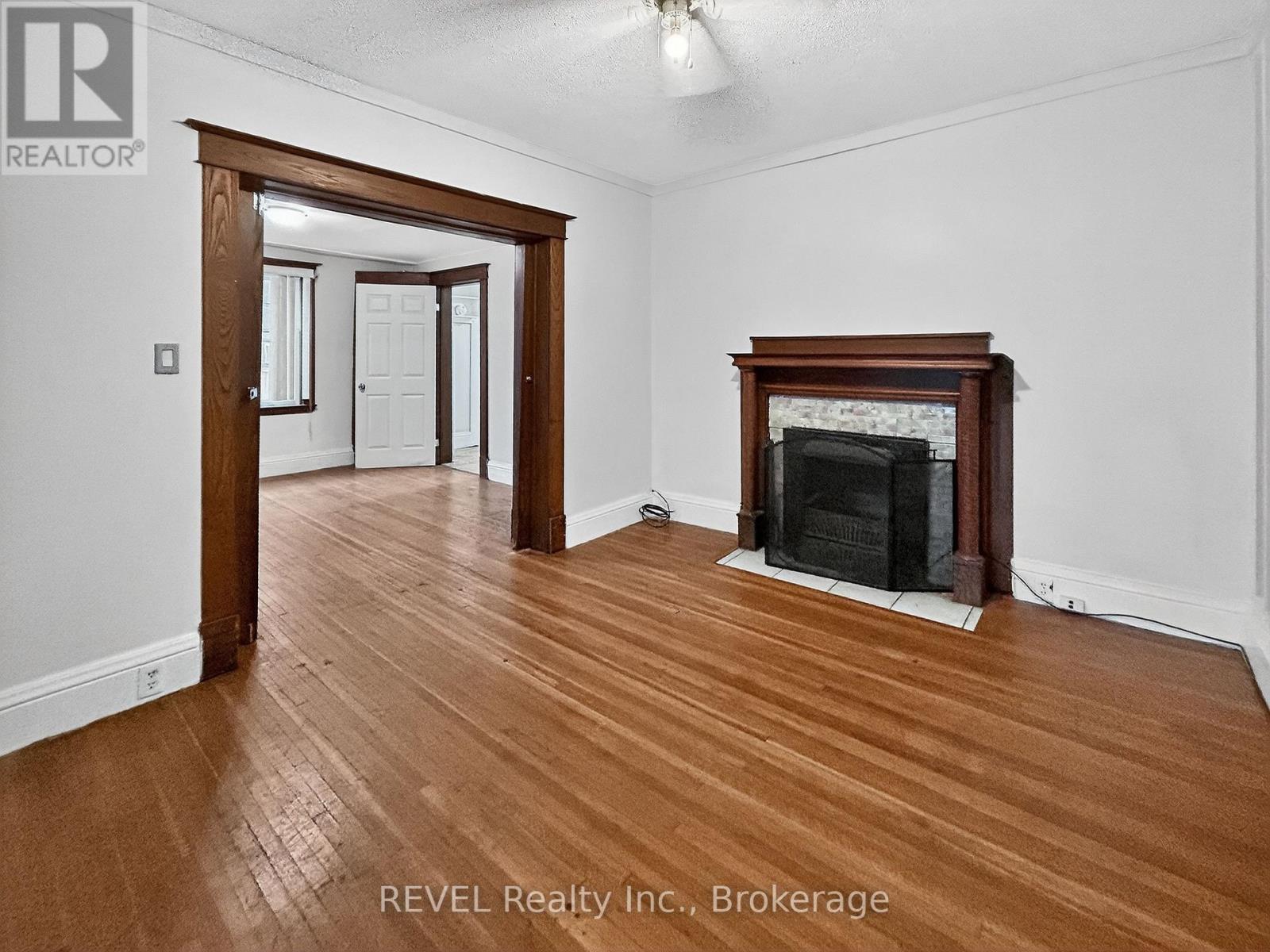 303 Merritt Street, St. Catharines (Oakdale), ON - Indoor Photo Showing Living Room With Fireplace