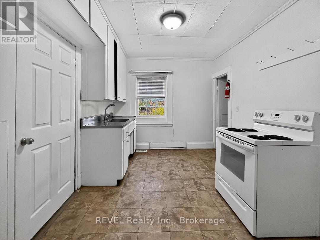 303 Merritt Street, St. Catharines (Oakdale), ON - Indoor Photo Showing Kitchen