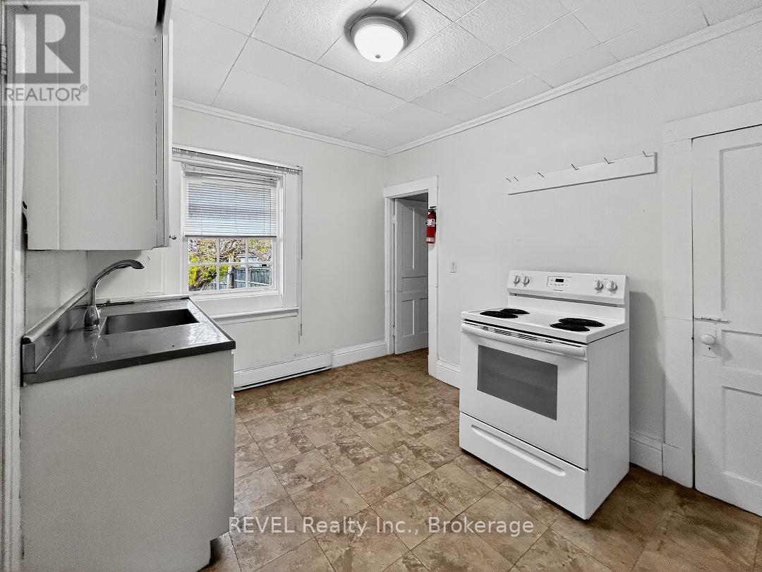 303 Merritt Street, St. Catharines (Oakdale), ON - Indoor Photo Showing Kitchen
