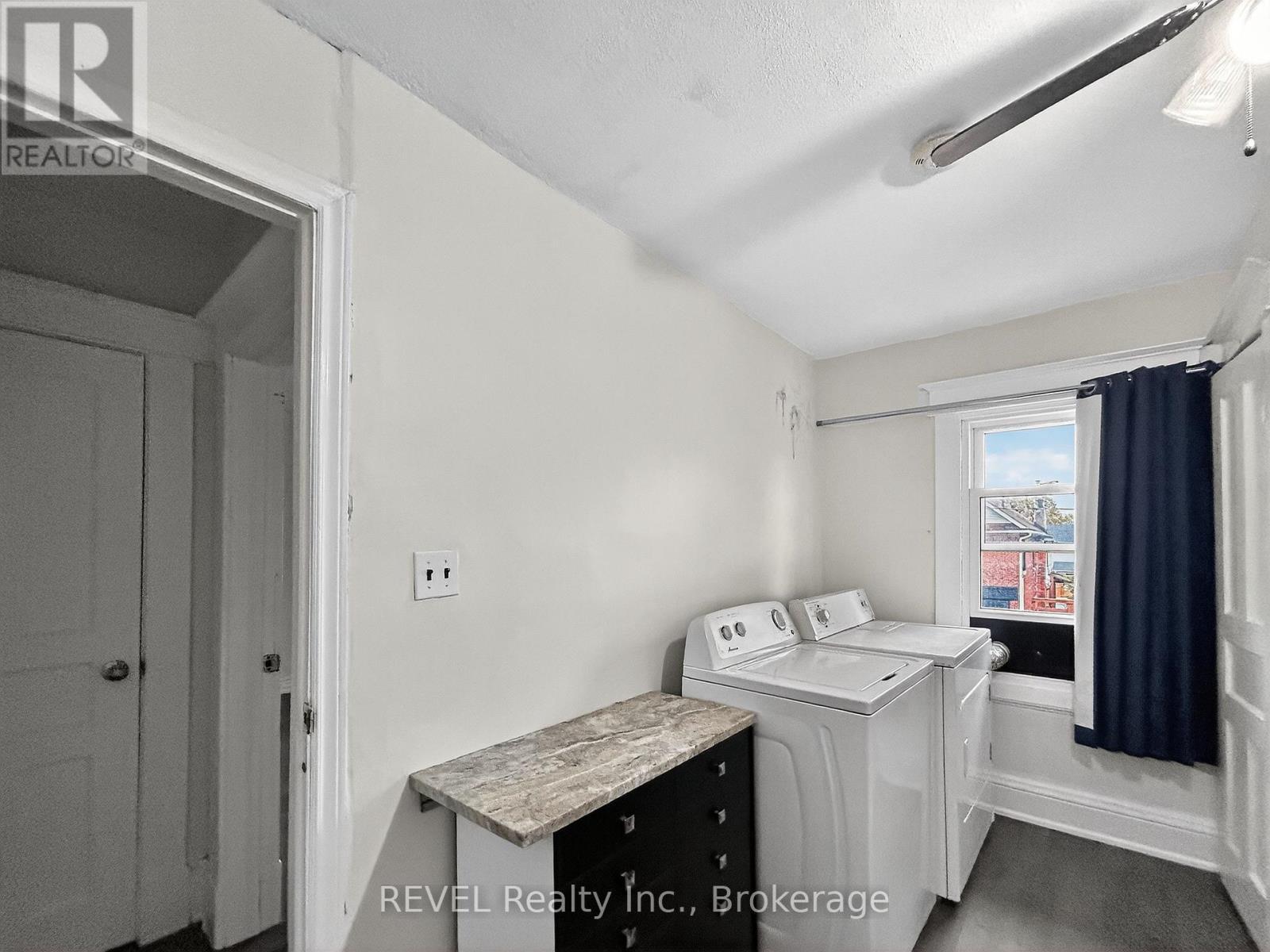 303 Merritt Street, St. Catharines (Oakdale), ON - Indoor Photo Showing Laundry Room