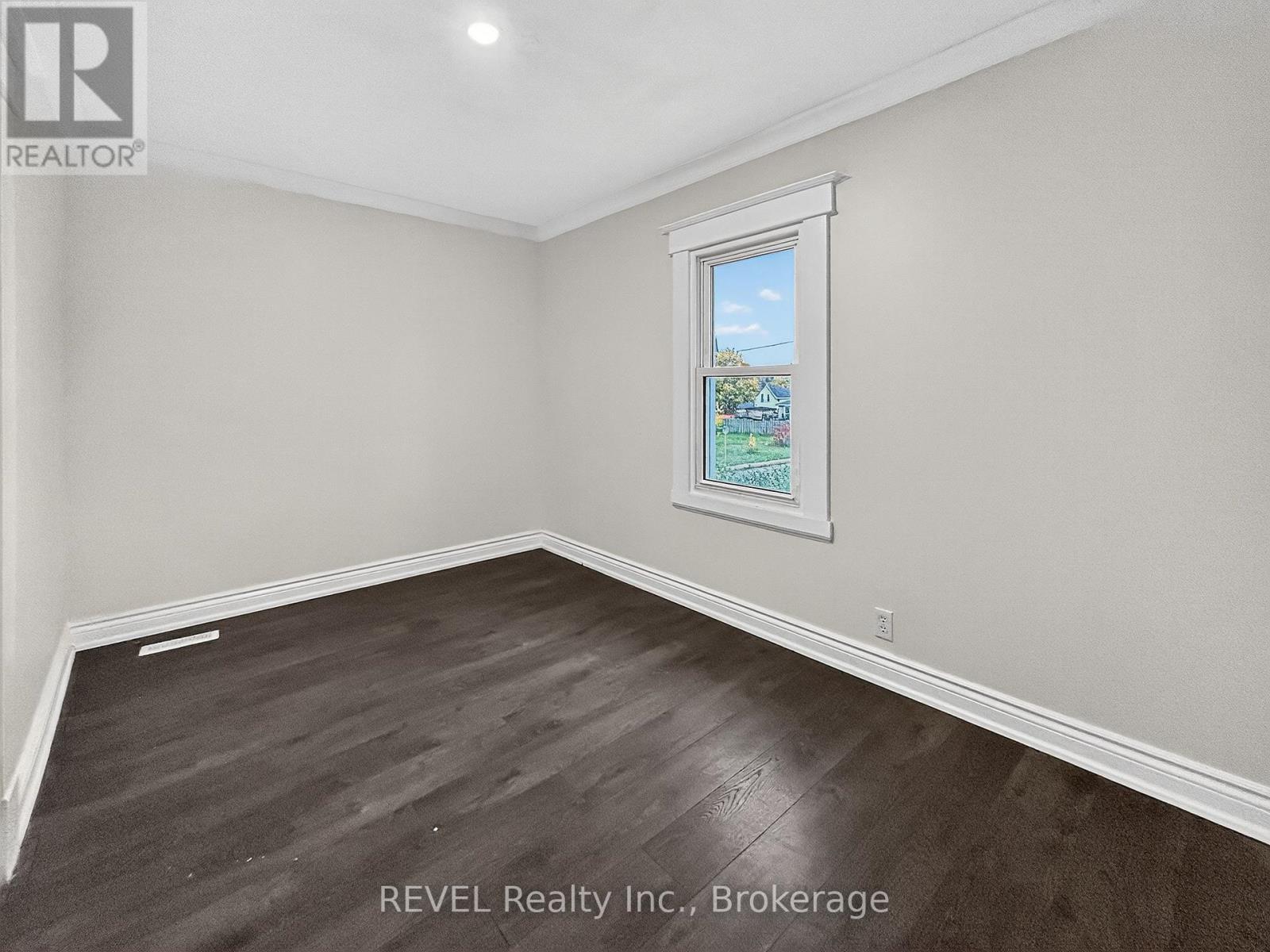 303 Merritt Street, St. Catharines (Oakdale), ON - Indoor Photo Showing Other Room