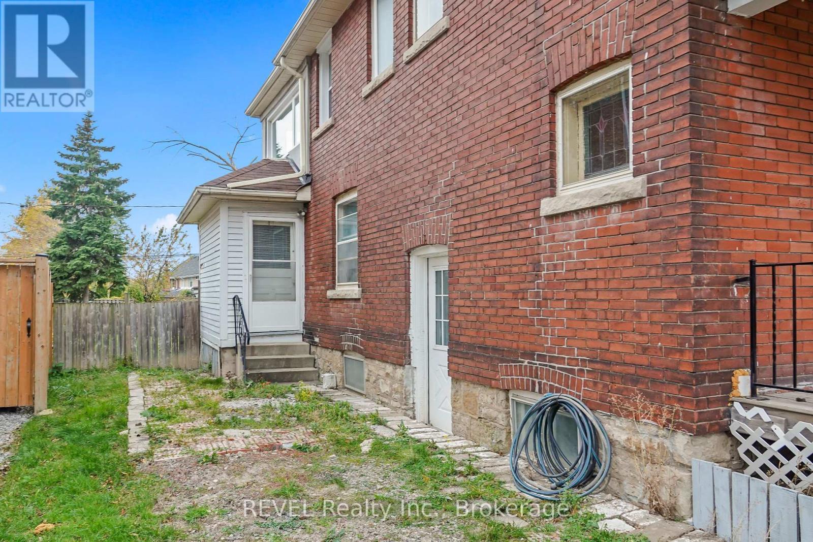 303 Merritt Street, St. Catharines (Oakdale), ON - Outdoor With Exterior