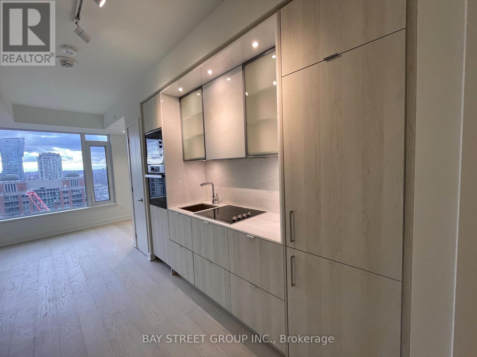 1814 - 11 Yorkville Avenue, Toronto, ON - Indoor Photo Showing Kitchen