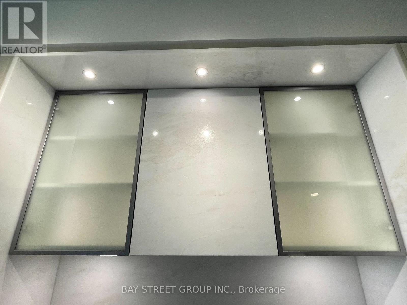 1814 - 11 Yorkville Avenue, Toronto, ON - Indoor Photo Showing Other Room