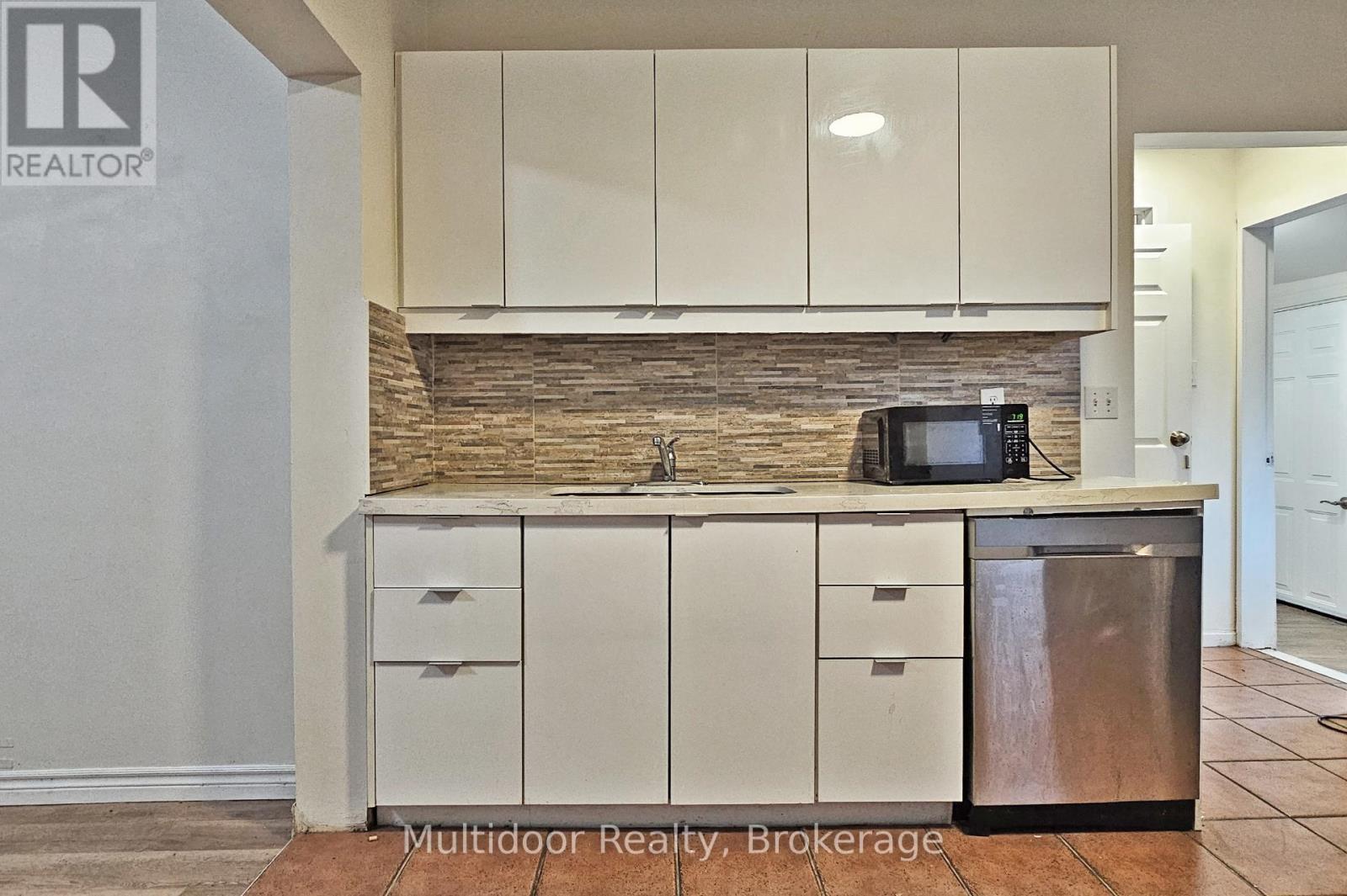 260 Glebemount Avenue, Toronto, ON - Indoor Photo Showing Kitchen