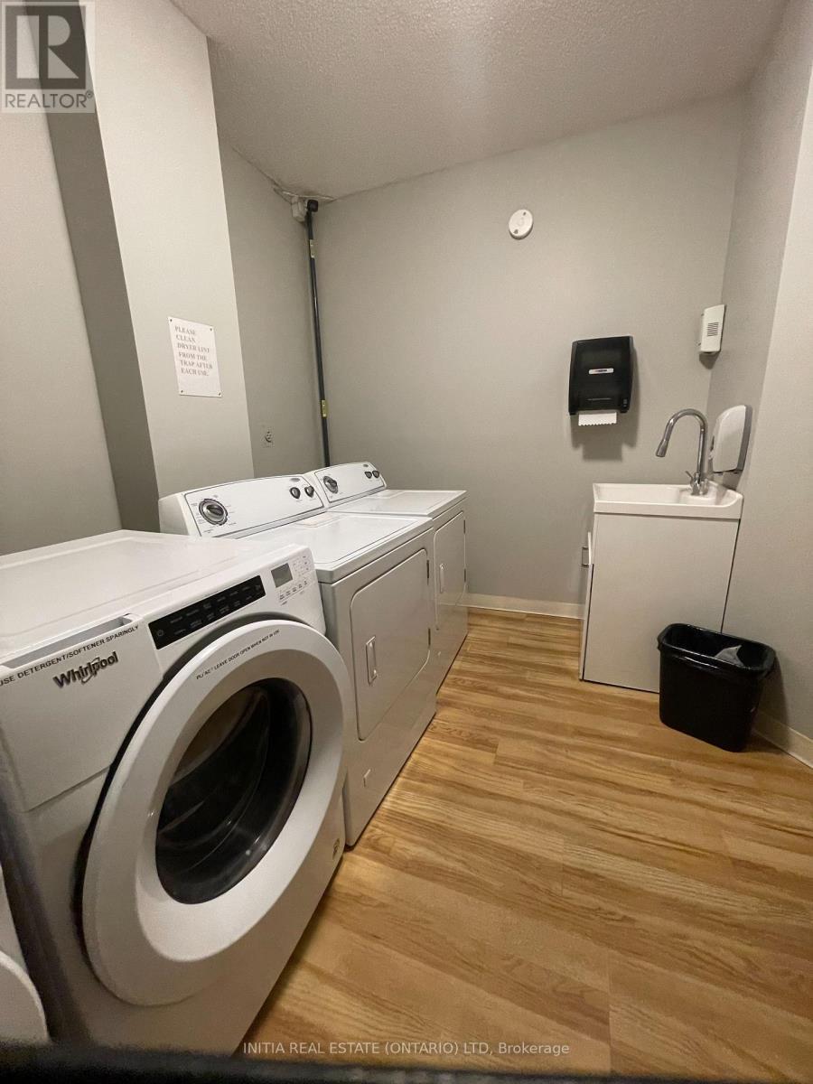 304 - 1 Jacksway Crescent, London North (North G), ON - Indoor Photo Showing Laundry Room