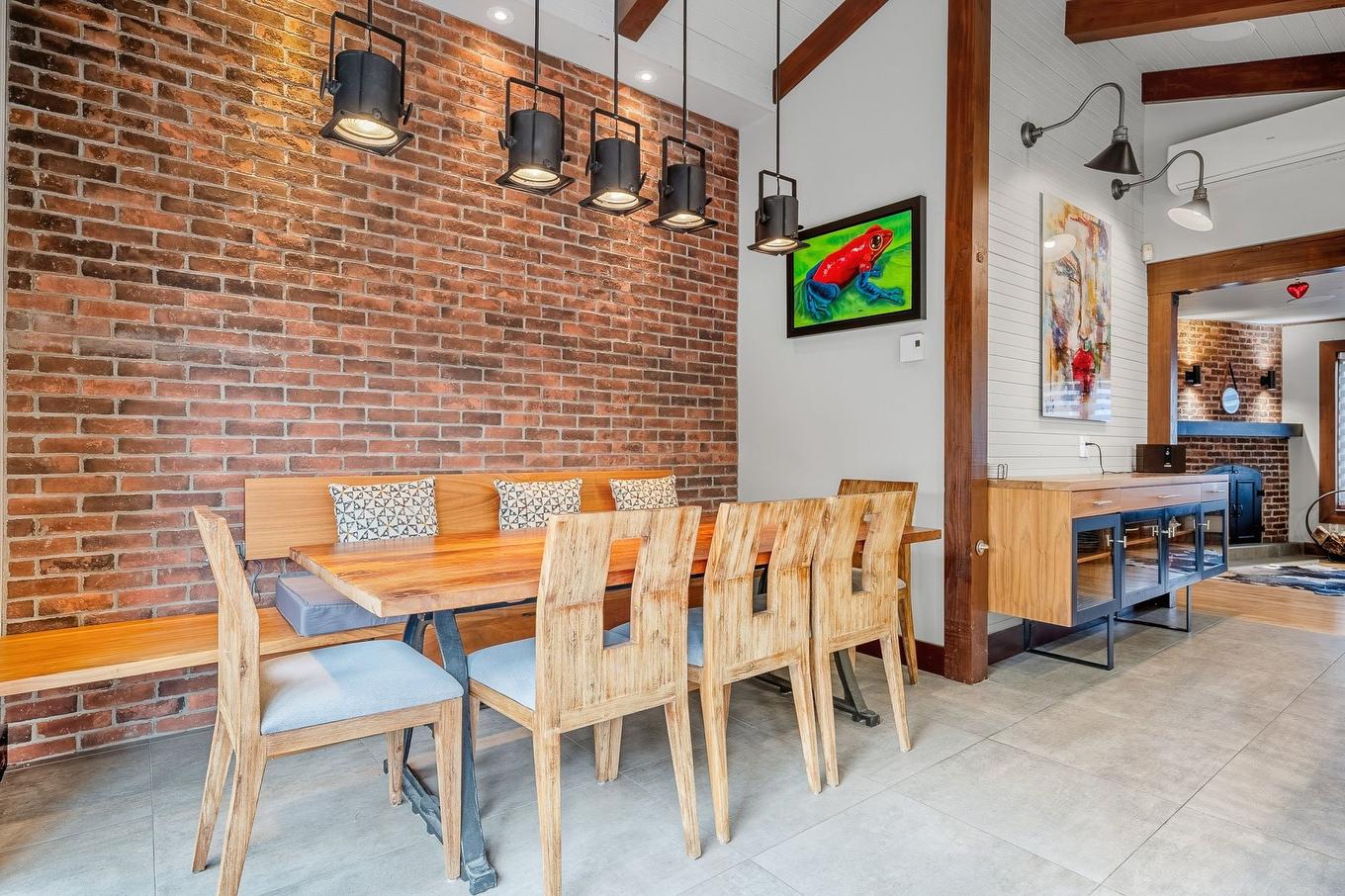 Dining room - 21 Av. Léonie, Saint-Sauveur, QC - With Exterior