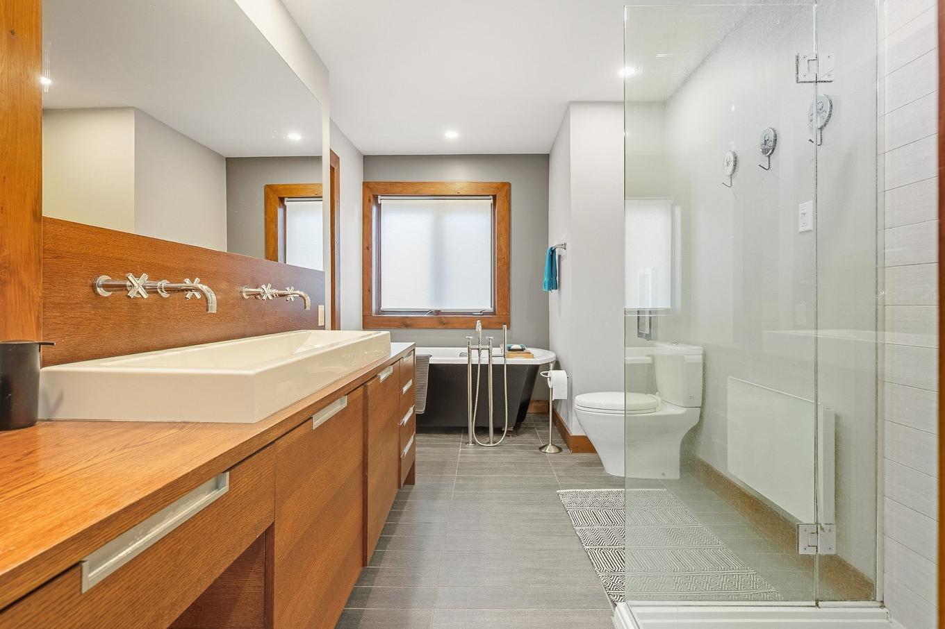 Ensuite bathroom - 21 Av. Léonie, Saint-Sauveur, QC - Indoor Photo Showing Bathroom