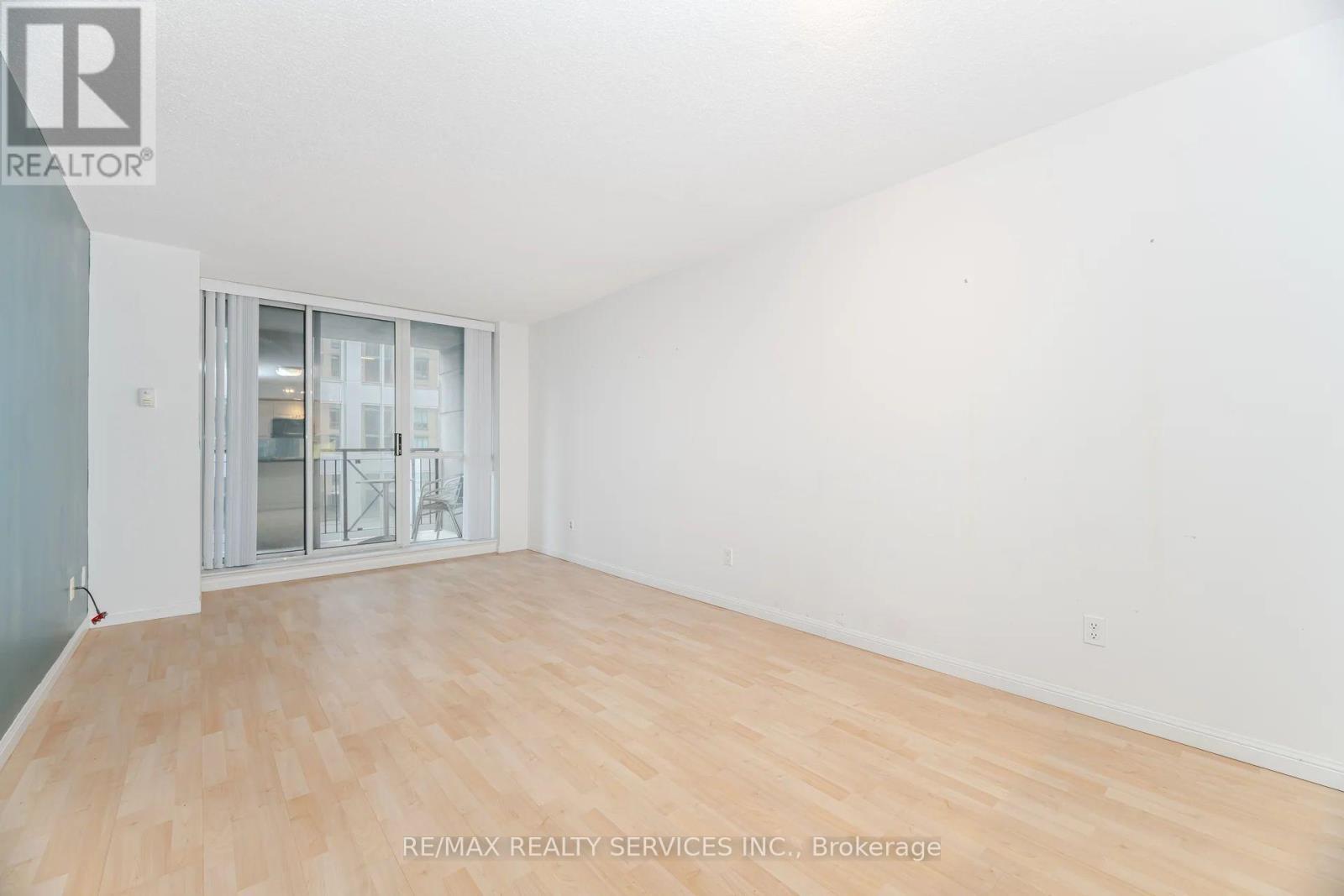 1012 - 140 Simcoe Street, Toronto, ON - Indoor Photo Showing Other Room