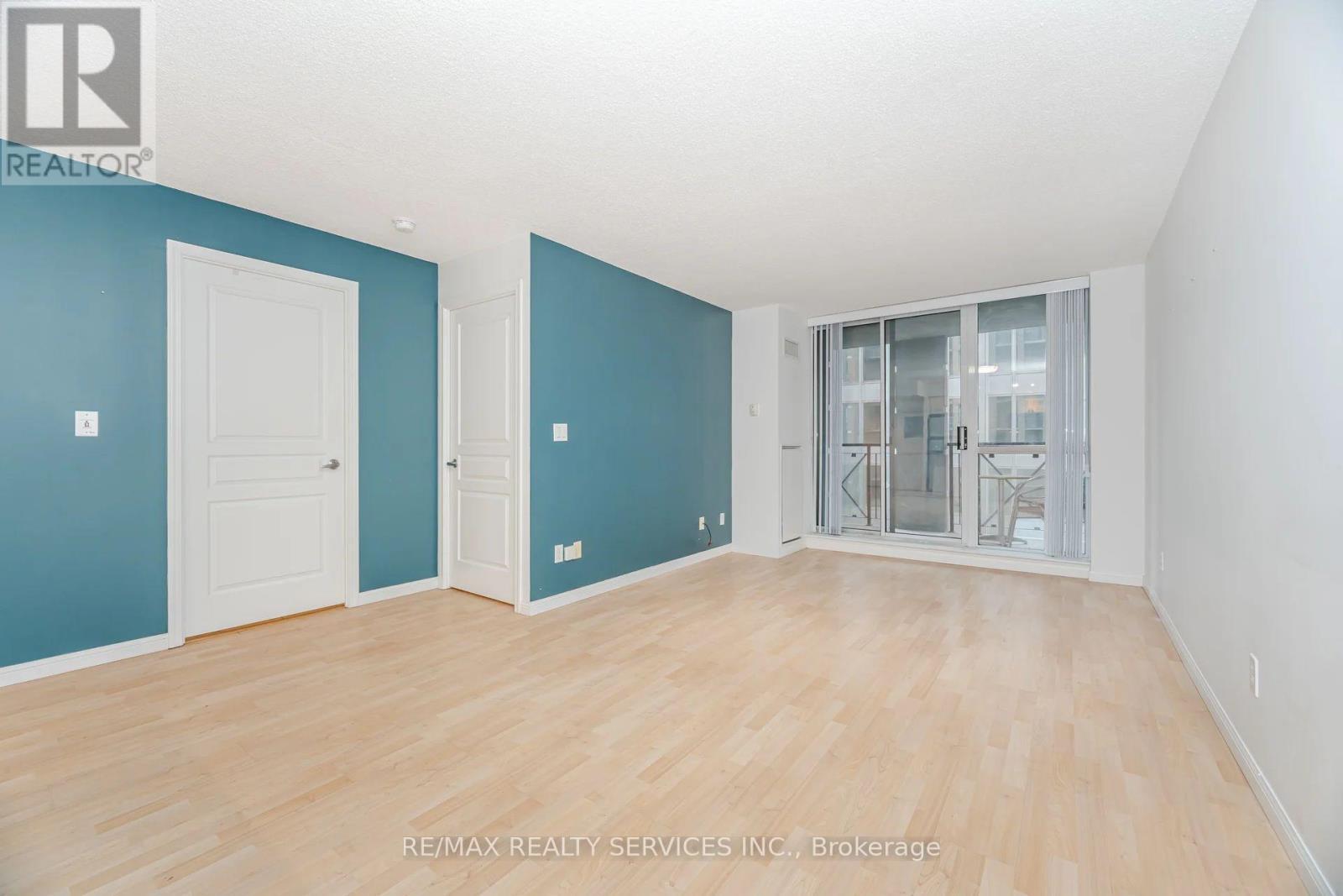 1012 - 140 Simcoe Street, Toronto, ON - Indoor Photo Showing Other Room
