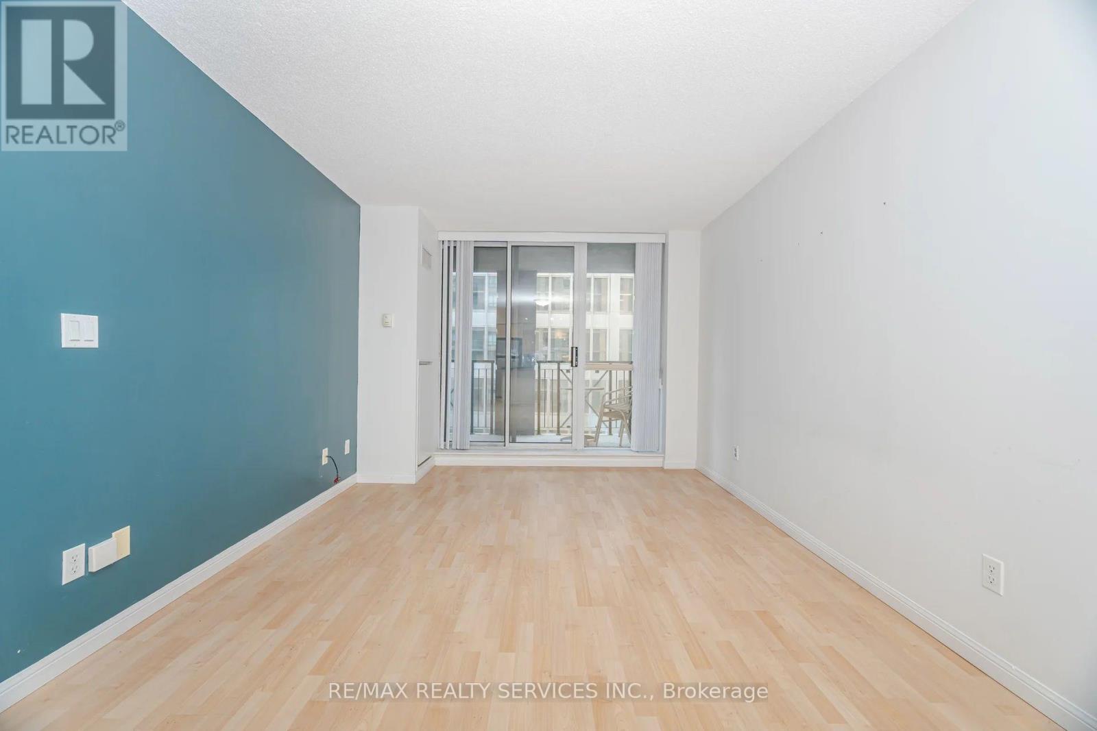 1012 - 140 Simcoe Street, Toronto, ON - Indoor Photo Showing Other Room
