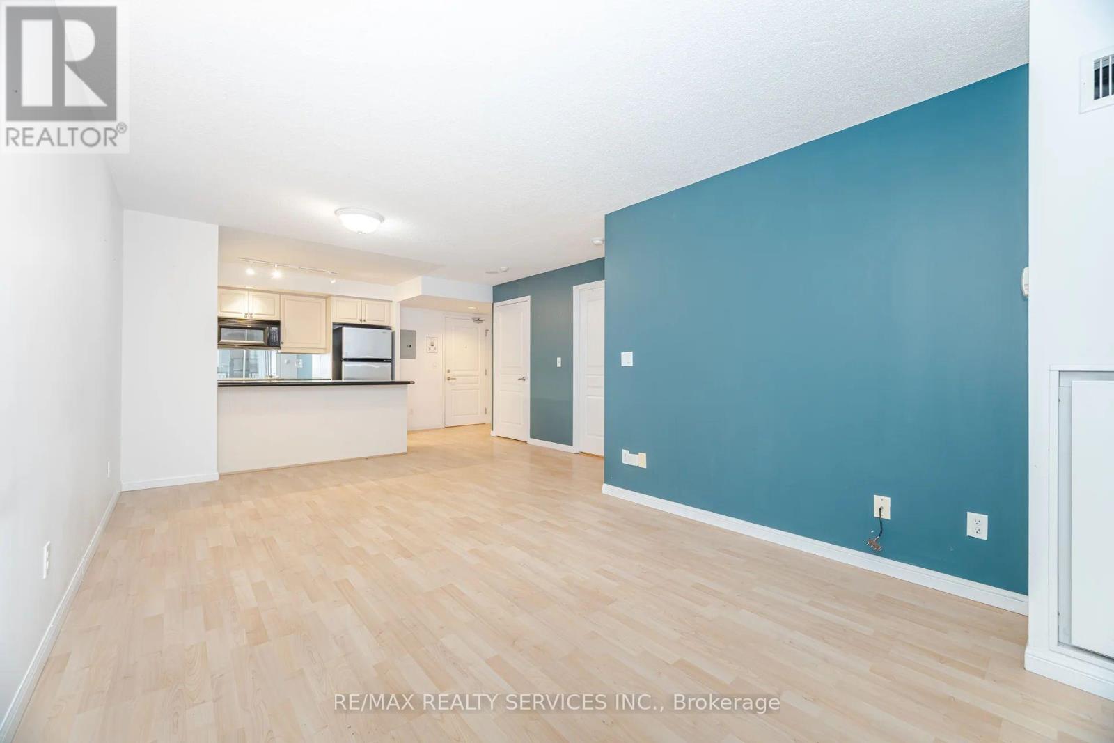 1012 - 140 Simcoe Street, Toronto, ON - Indoor