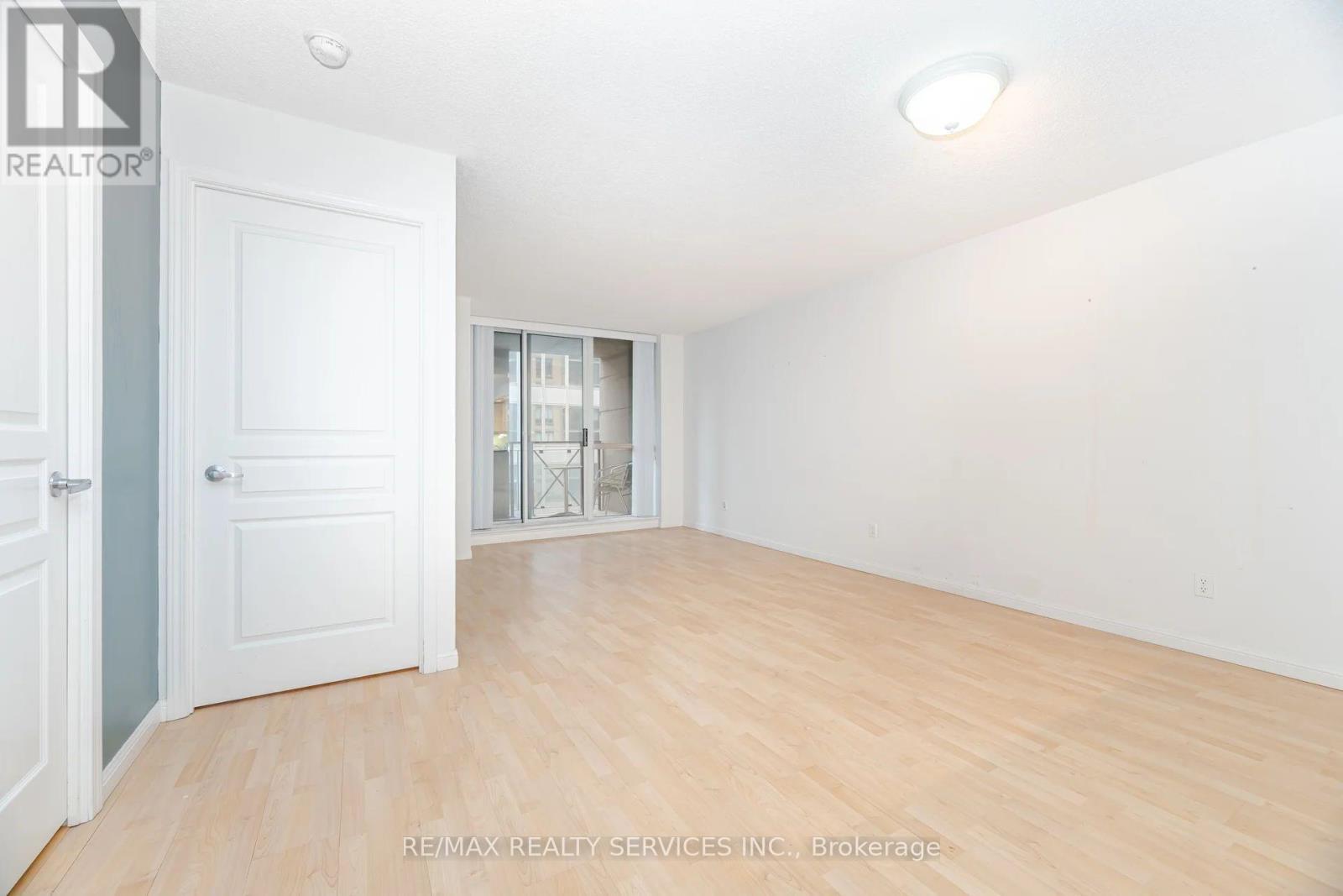 1012 - 140 Simcoe Street, Toronto, ON - Indoor Photo Showing Other Room