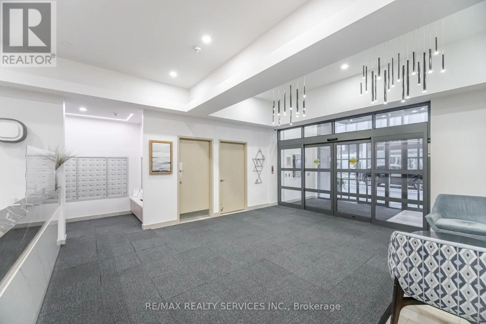 1012 - 140 Simcoe Street, Toronto, ON - Indoor Photo Showing Other Room