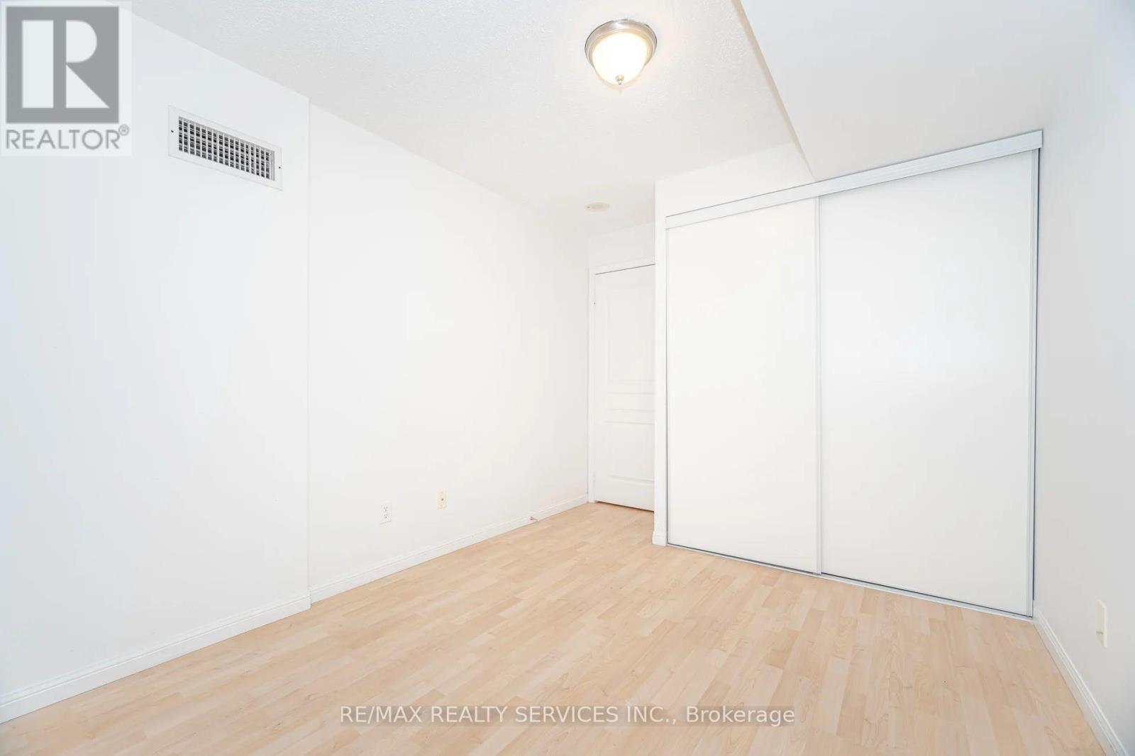 1012 - 140 Simcoe Street, Toronto, ON - Indoor Photo Showing Other Room