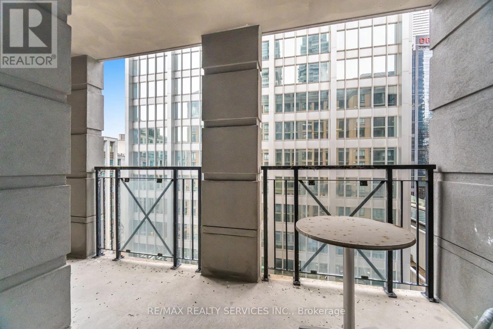 1012 - 140 Simcoe Street, Toronto, ON - Outdoor With Exterior