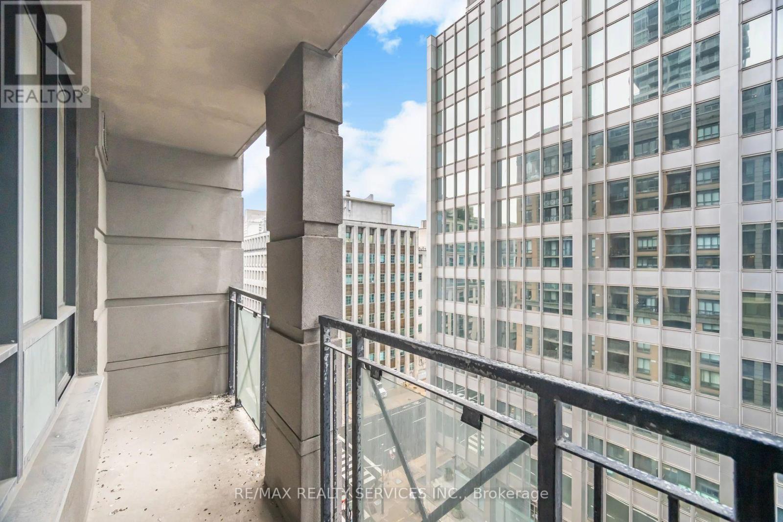 1012 - 140 Simcoe Street, Toronto, ON - Outdoor With Exterior