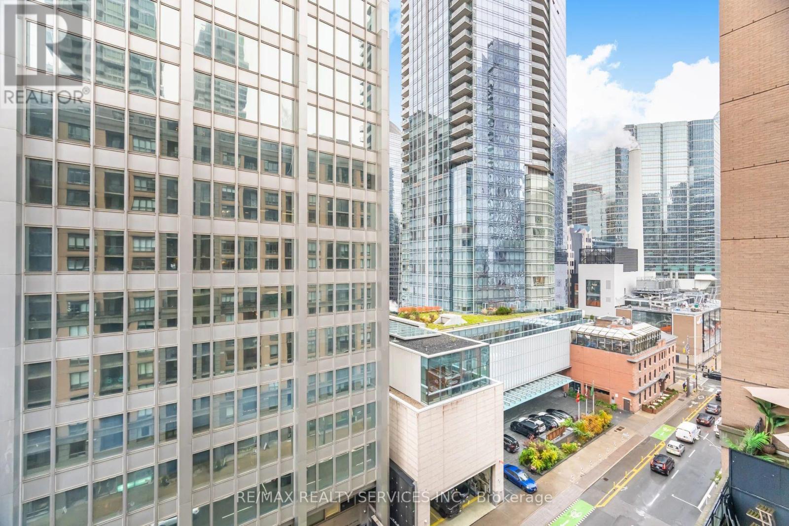 1012 - 140 Simcoe Street, Toronto, ON - Outdoor With Facade