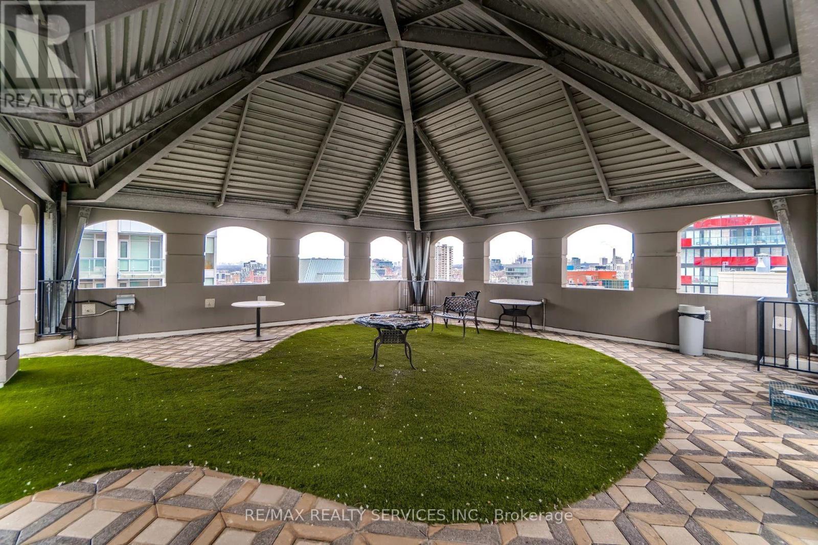 1012 - 140 Simcoe Street, Toronto, ON -