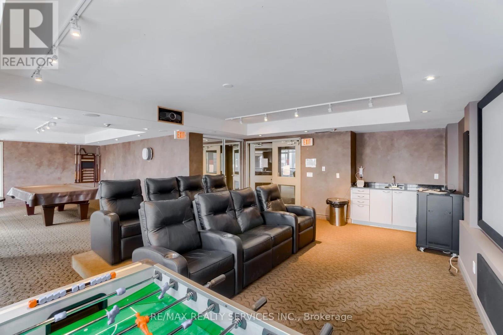 1012 - 140 Simcoe Street, Toronto, ON - Indoor Photo Showing Other Room