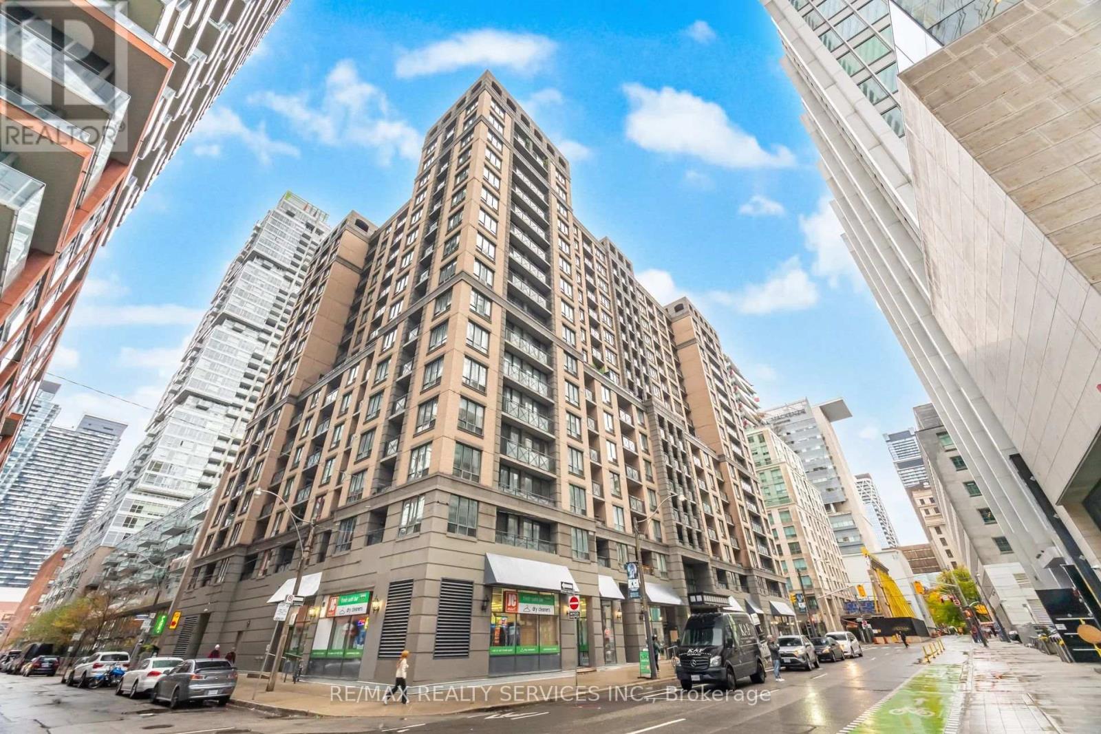 1012 - 140 Simcoe Street, Toronto, ON - Outdoor With Facade