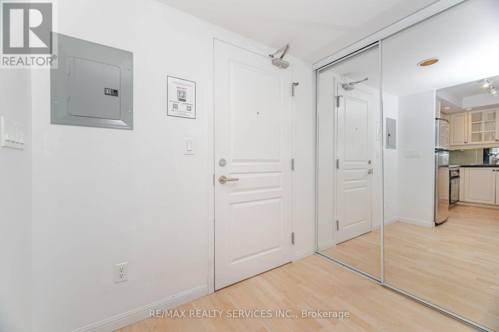 1012 - 140 Simcoe Street, Toronto, ON - Indoor Photo Showing Other Room