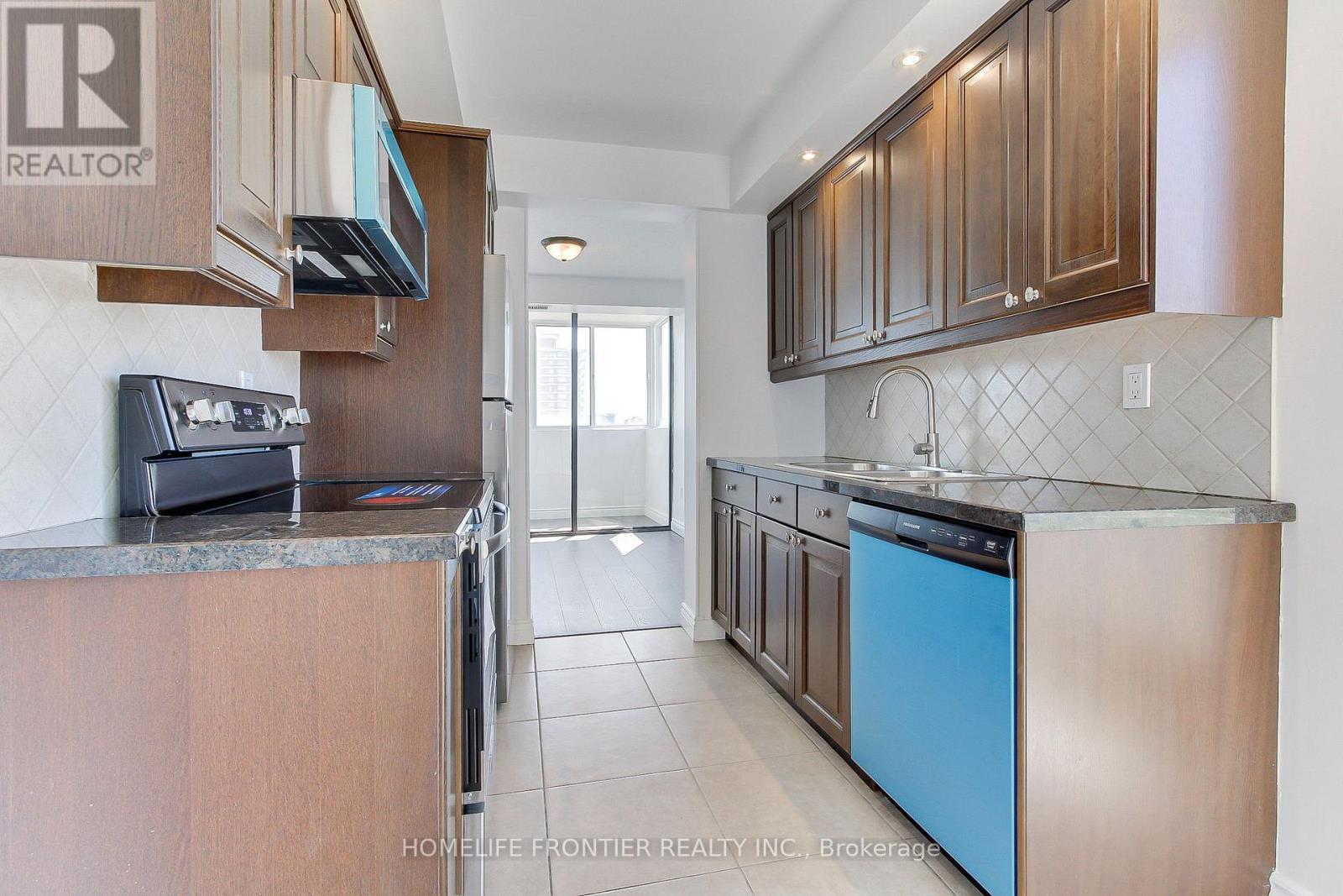 1906 - 80 Antibes Drive, Toronto, ON - Indoor Photo Showing Kitchen