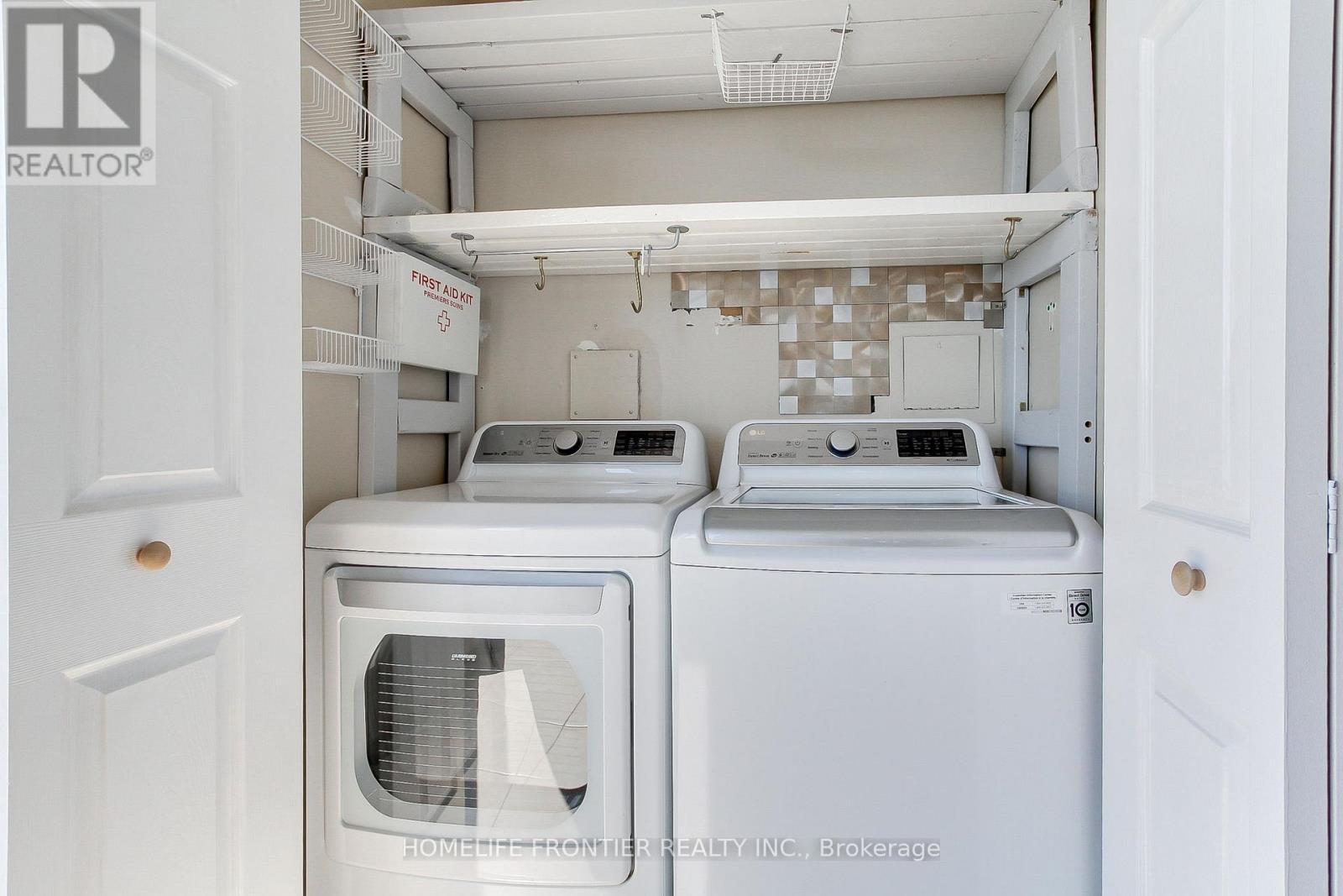 1906 - 80 Antibes Drive, Toronto, ON - Indoor Photo Showing Laundry Room