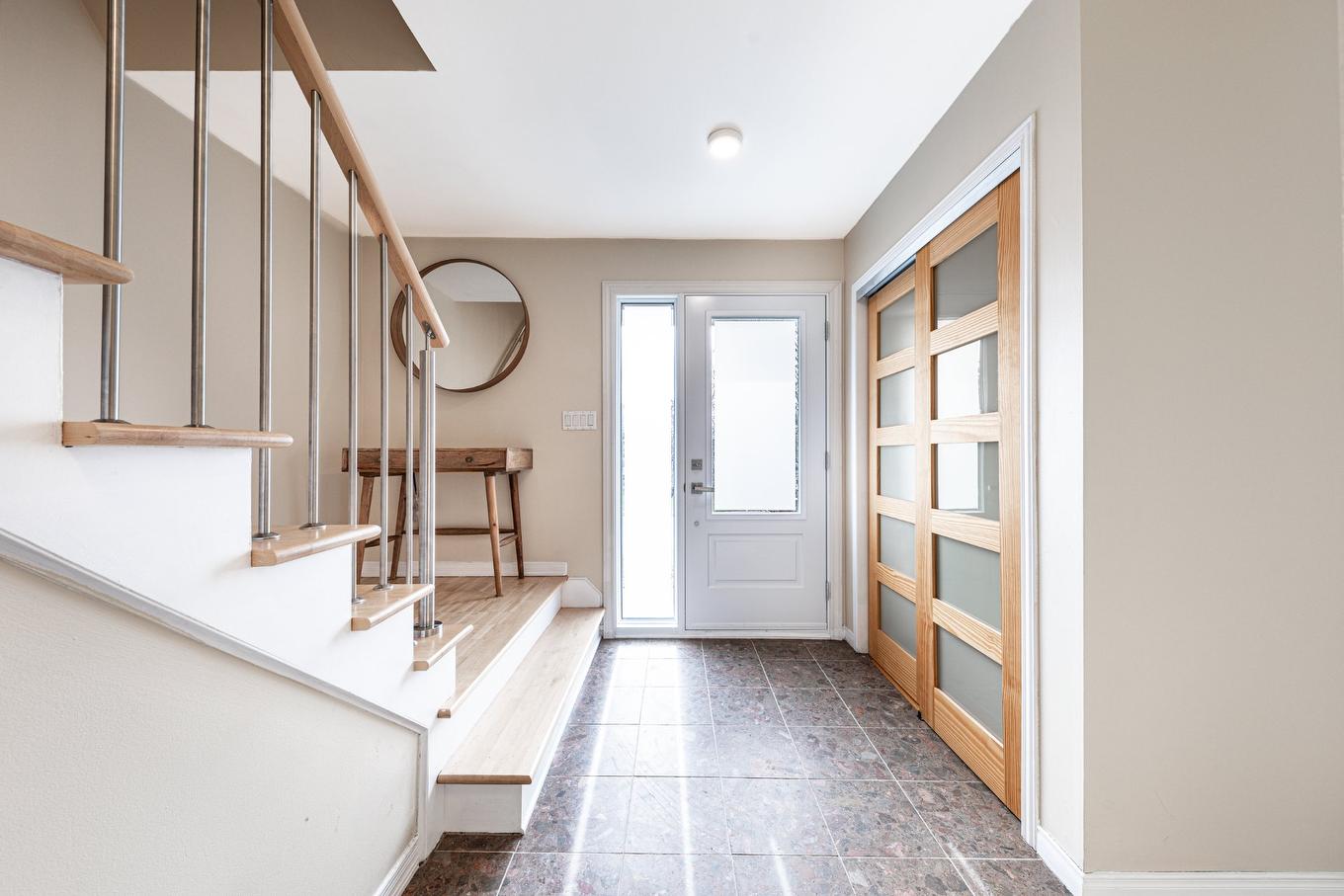 Hall - 83 Rue Antoine-Quiriac, Saint-Jean-Sur-Richelieu, QC - Indoor Photo Showing Other Room