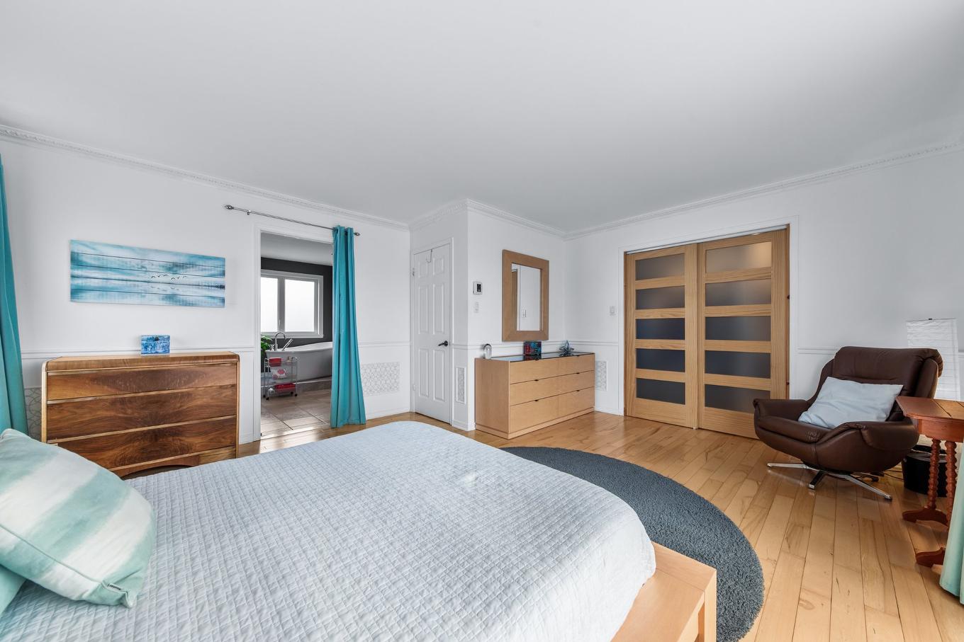 Primary bedroom - 83 Rue Antoine-Quiriac, Saint-Jean-Sur-Richelieu, QC - Indoor Photo Showing Bedroom