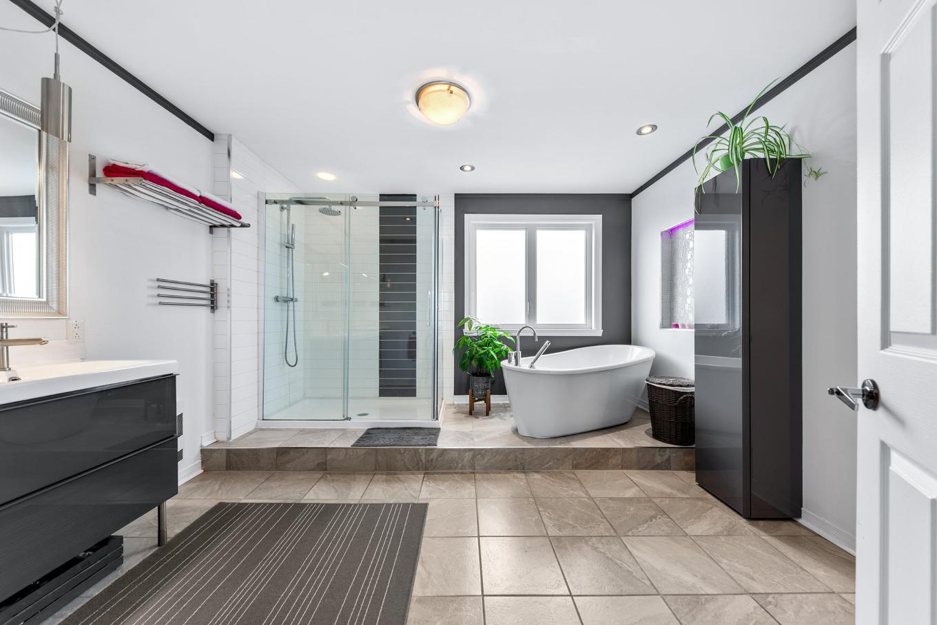 Ensuite bathroom - 83 Rue Antoine-Quiriac, Saint-Jean-Sur-Richelieu, QC - Indoor Photo Showing Bathroom