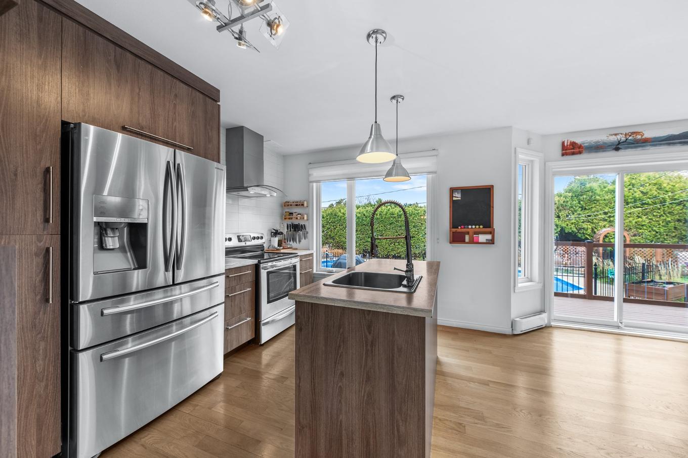 Kitchen - 83 Rue Antoine-Quiriac, Saint-Jean-Sur-Richelieu, QC - Indoor Photo Showing Kitchen With Upgraded Kitchen