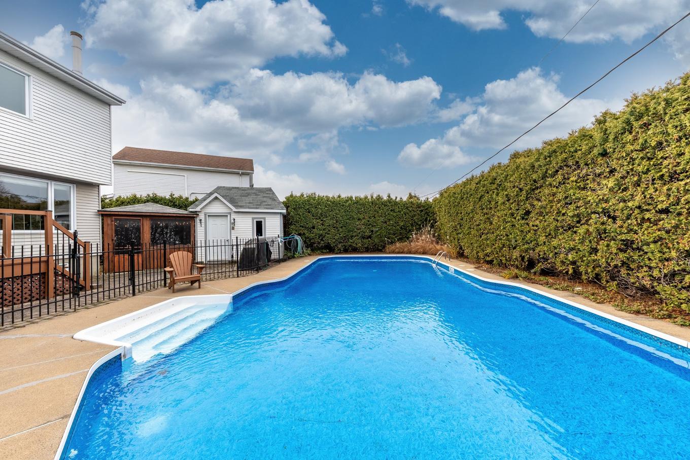 Pool - 83 Rue Antoine-Quiriac, Saint-Jean-Sur-Richelieu, QC - Outdoor With In Ground Pool With Backyard