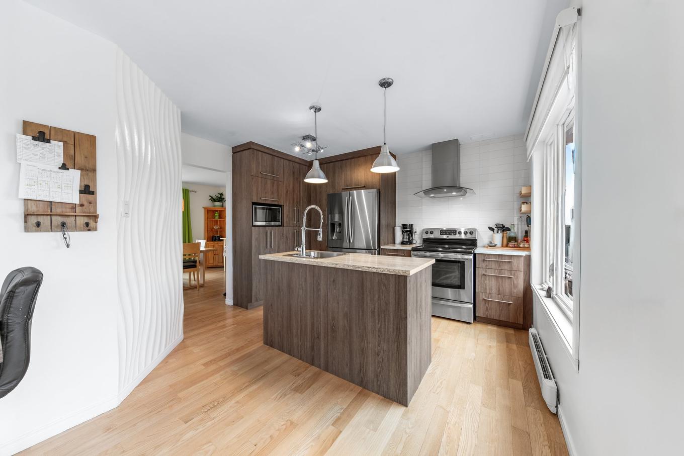 Kitchen - 83 Rue Antoine-Quiriac, Saint-Jean-Sur-Richelieu, QC - Indoor Photo Showing Kitchen With Upgraded Kitchen