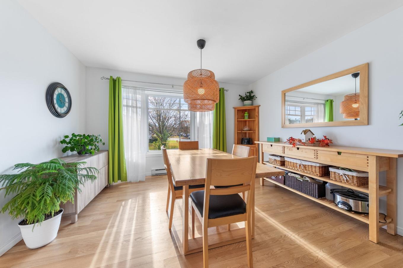 Dining room - 83 Rue Antoine-Quiriac, Saint-Jean-Sur-Richelieu, QC - Indoor Photo Showing Dining Room