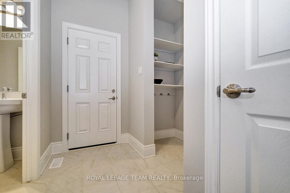 Mudroom with access to 2 car garage - 1038 Charolais Place, Ottawa, ON - Indoor
