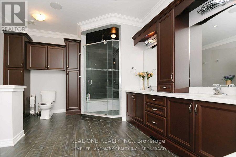 2339 Millstone Drive, Oakville, ON - Indoor Photo Showing Bathroom