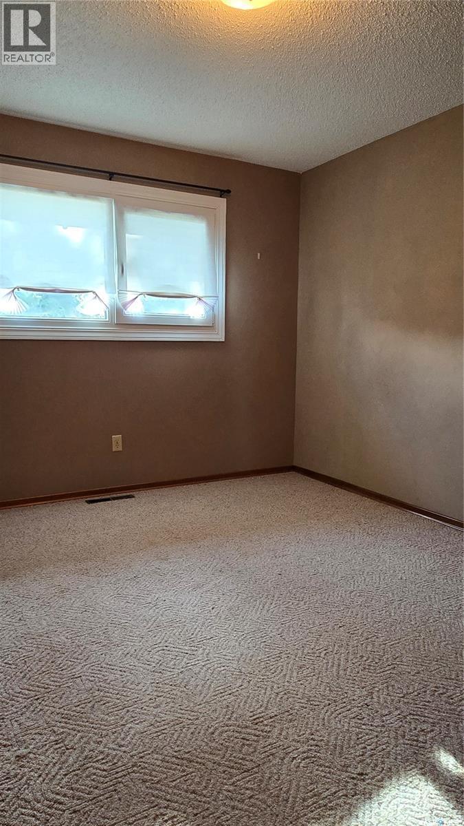 602 Boscurvis Avenue, Oxbow, SK - Indoor Photo Showing Other Room