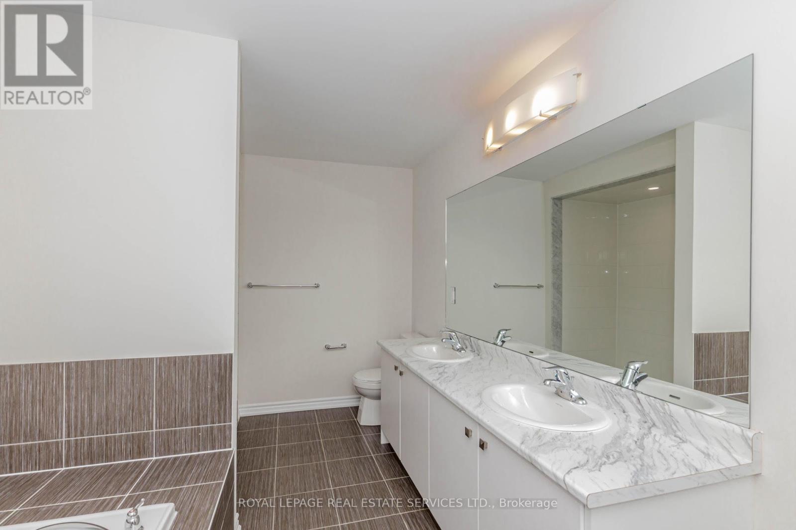 96 Explorer Way W, Thorold, ON - Indoor Photo Showing Bathroom