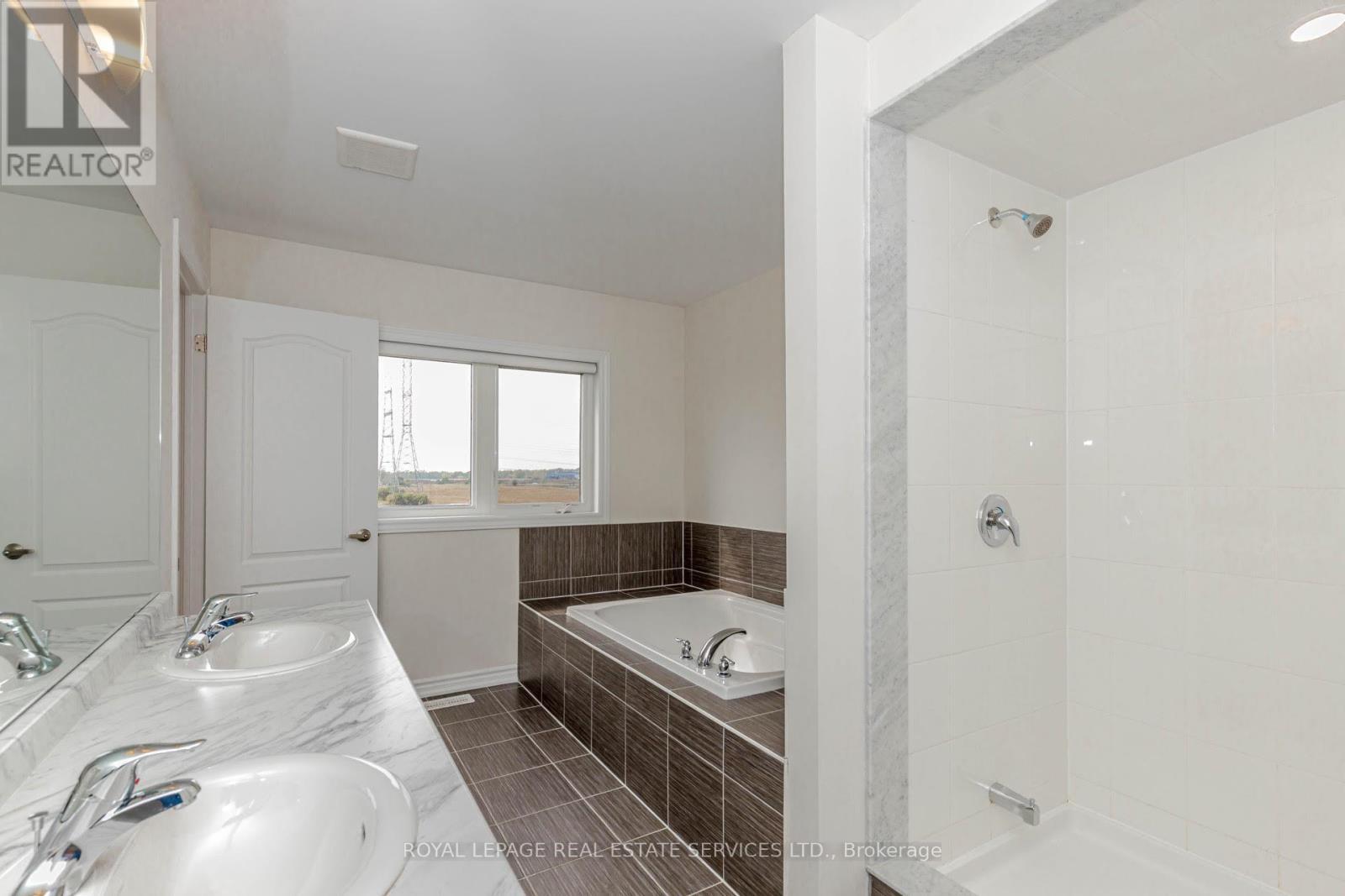 96 Explorer Way W, Thorold, ON - Indoor Photo Showing Bathroom