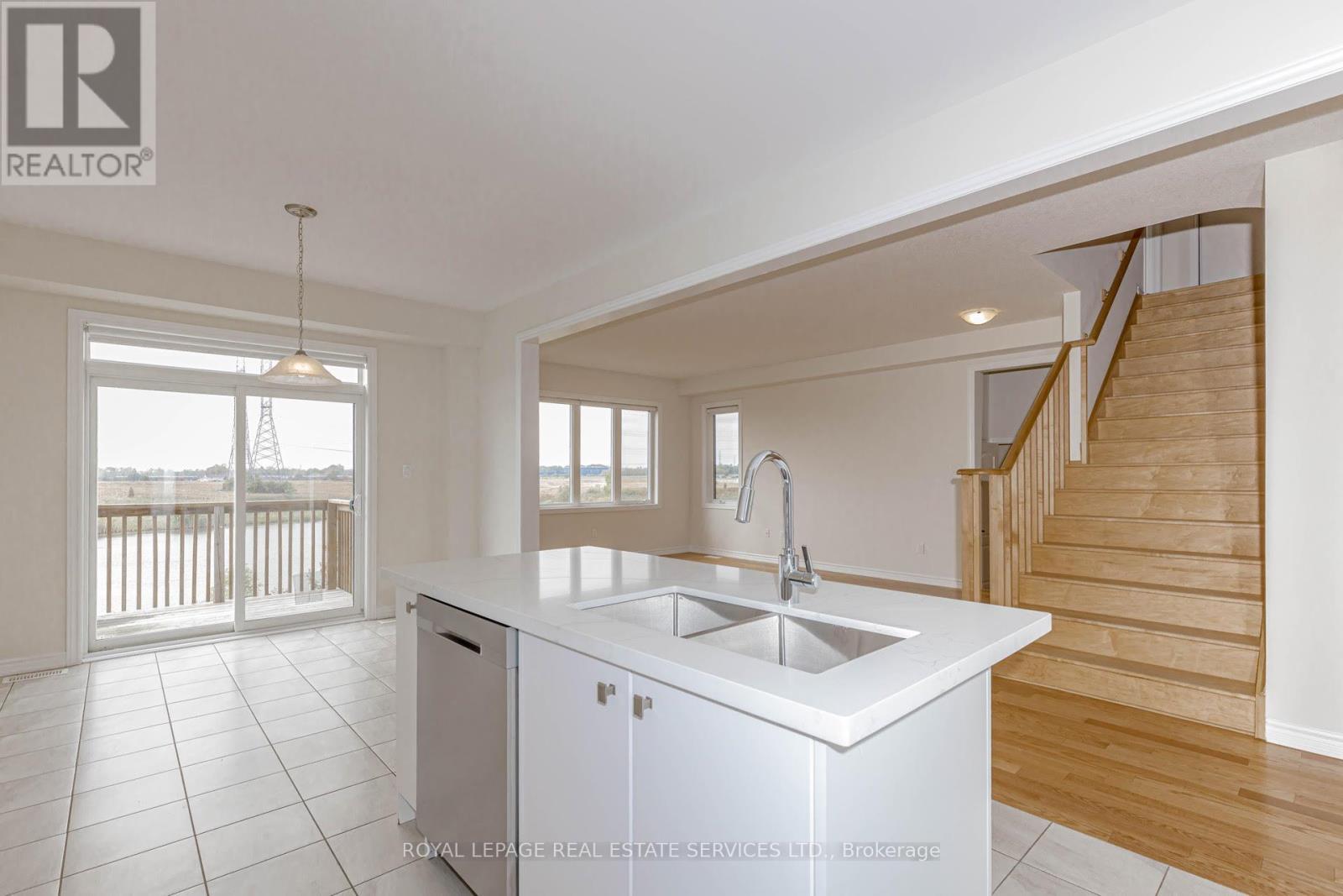 96 Explorer Way W, Thorold, ON - Indoor Photo Showing Kitchen With Double Sink